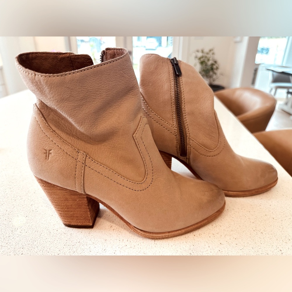 FRYE AND CO. Pale pink , 3” Heeled Boots